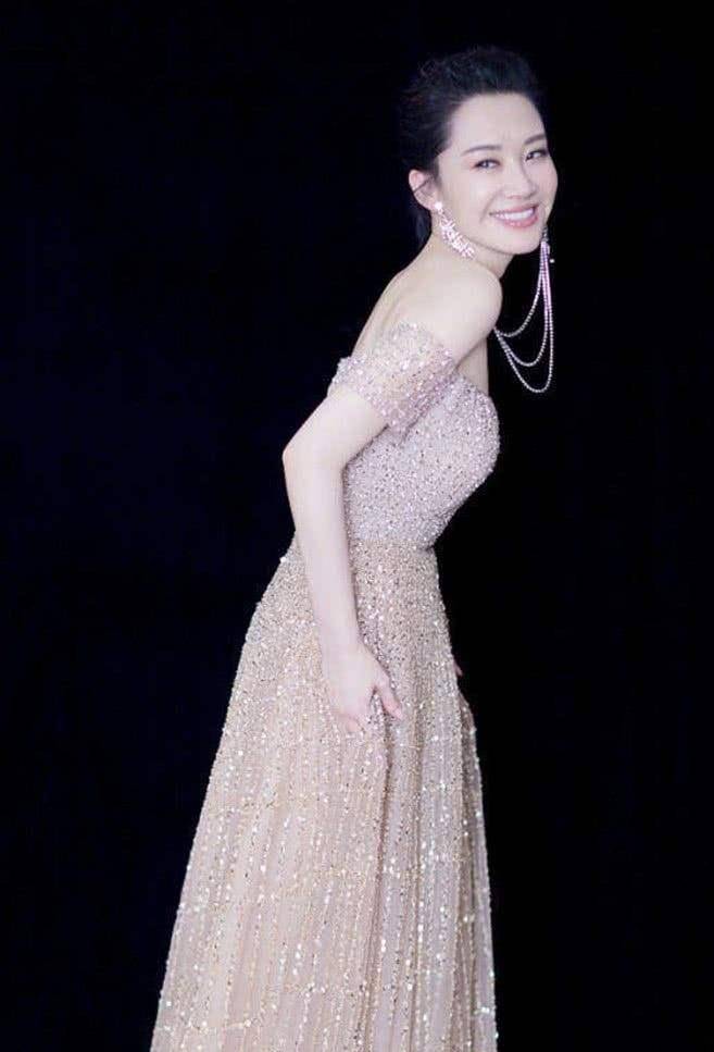 许晴的感爱情:让富商为之着迷,53岁有稳定感情?