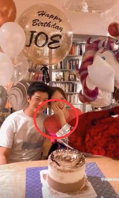 42岁陈乔恩庆生秀无名指钻戒,艾伦甜喊爱人送祝福_台湾_女朋友_生日