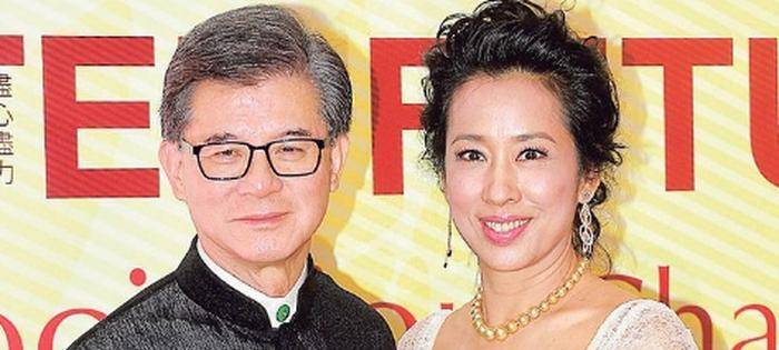 苦恋"白月光"30年,为她和妻子分手,儿子结婚都没请他_朱玲玲_罗康瑞