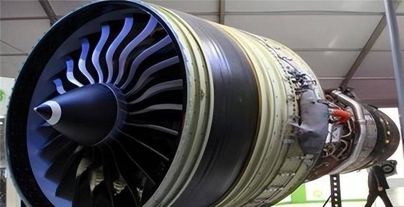 超燃冲压发动机,也就是"超声速燃烧冲压式发动机"的简称.