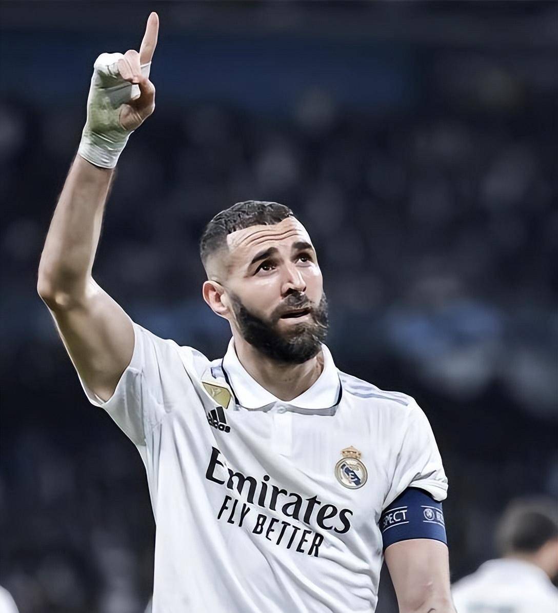 本泽马戴帽狂刷7大纪录,皇马官推吹爆,切尔西瑟瑟发抖_西甲联赛_状态