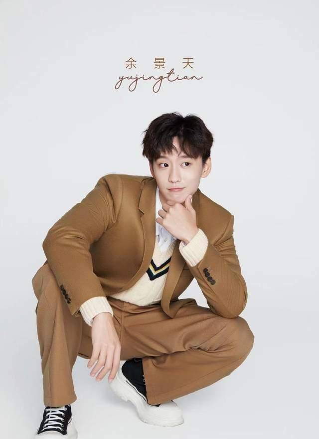 跟着别家公司去选秀了,并且余景天家人引荐别的公司与红熠文化谈判