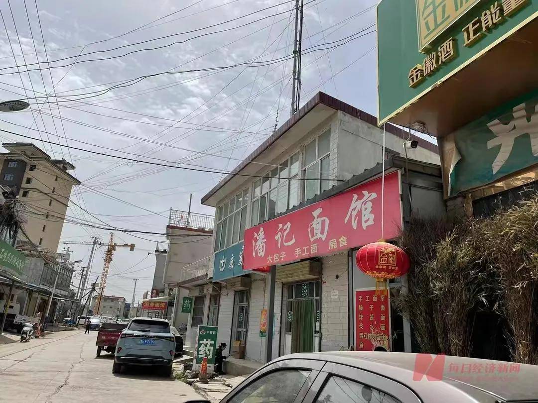 潘石屹又做善事，在村里建国内首家零碳图书馆，邀请潘基文写字