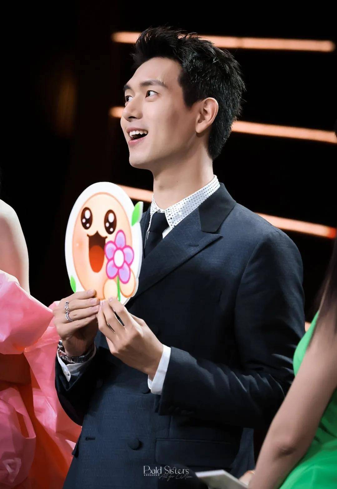 前助理评价李现,你们爱他就对了_低调_人品_阳光