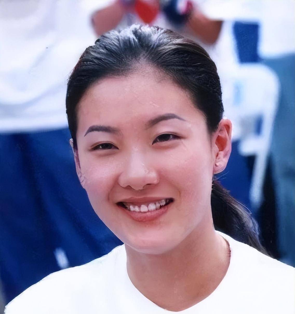 1997年,伏明霞拍广告的时候遇见了范志毅,伏明霞刚好是足球爱好者,和