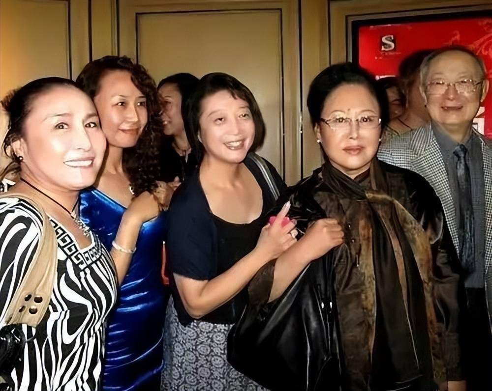 斯琴高娃的女儿孙丹:我的沧桑母亲,我的瘫痪父亲,我带泪的亲情_孙天