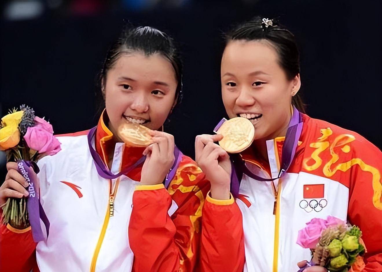 不过,后来张楠又跟赵芸蕾的闺蜜田卿好上了.