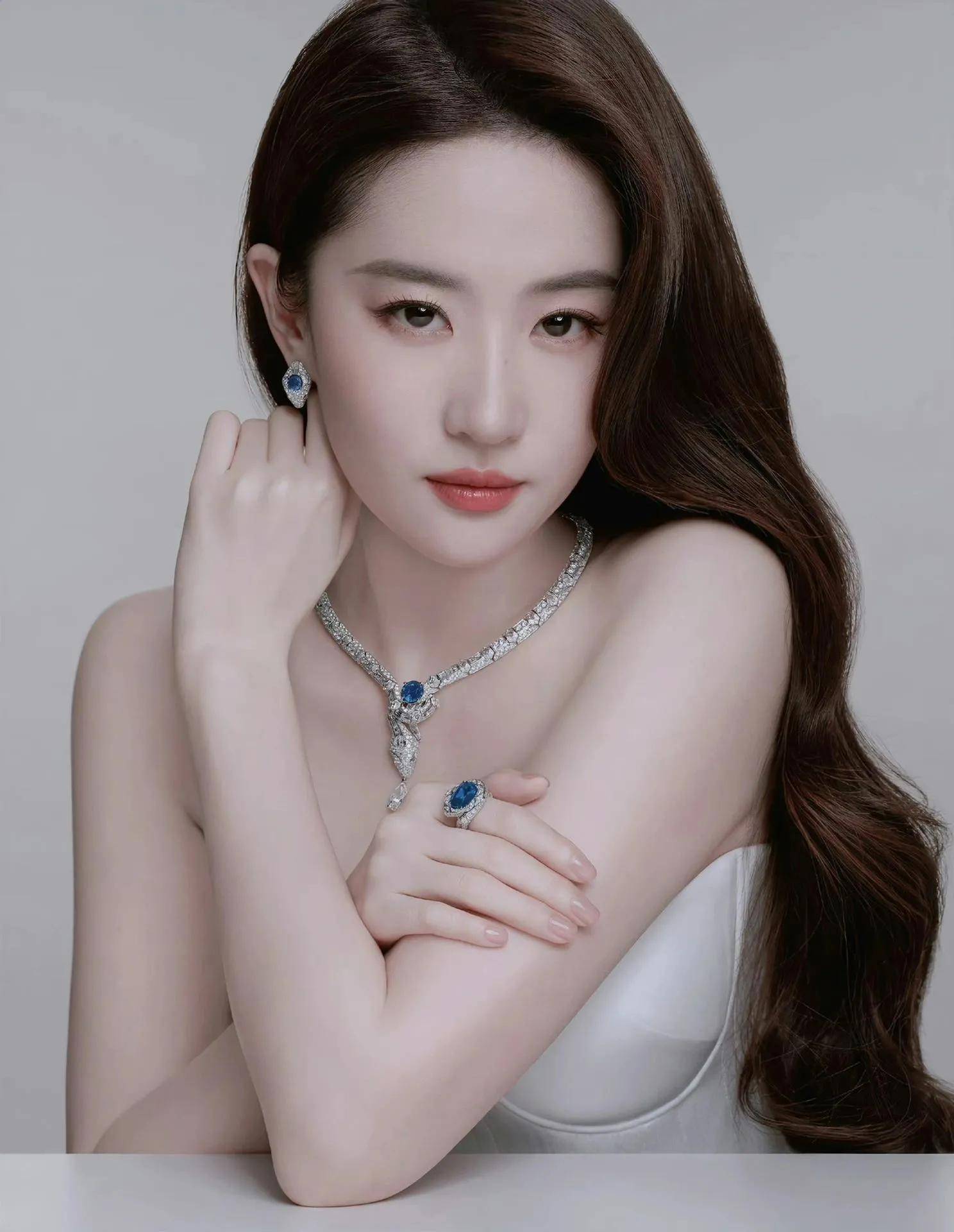 刘亦菲的近照和远古照 岁月真不败美人_肌肤_肤质_光泽