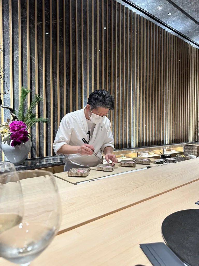 面物里有北海道紫海胆和"半田"素面.而炸物是萨摩 a5 和牛腰里脊.