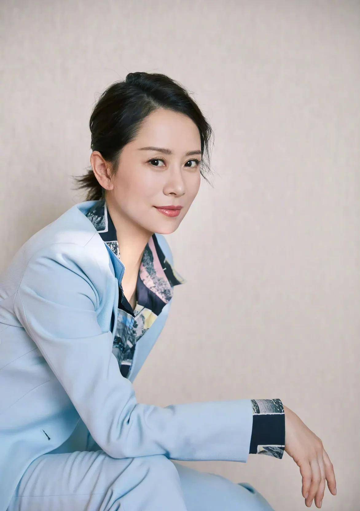 46岁的海清,穿深v礼服秀身材,身材丰腴,美的让人羡慕_角色_女人_媳妇