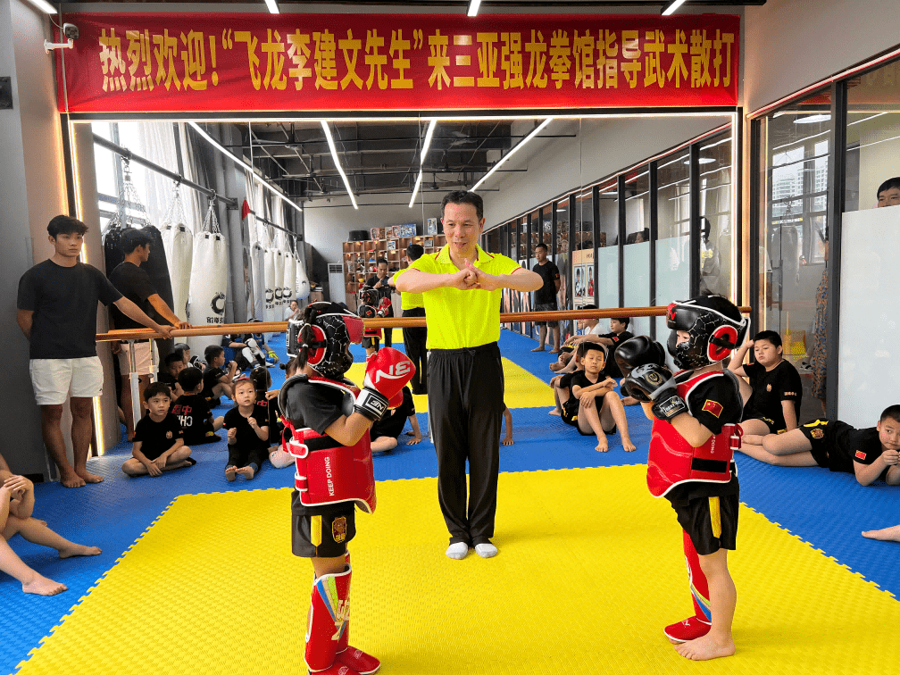飞龙:李建文老师将授权给三亚强龙拳馆为(飞龙李建文武术训练基地)