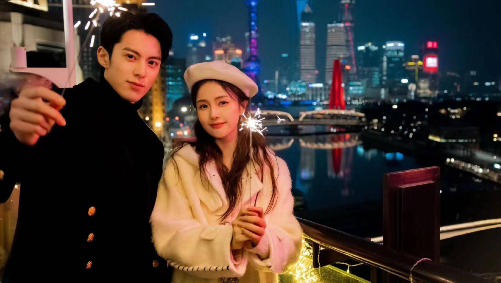 两人在事业上的观点不谋而合,爱情上情投意合,一来二去,你来我往,一起