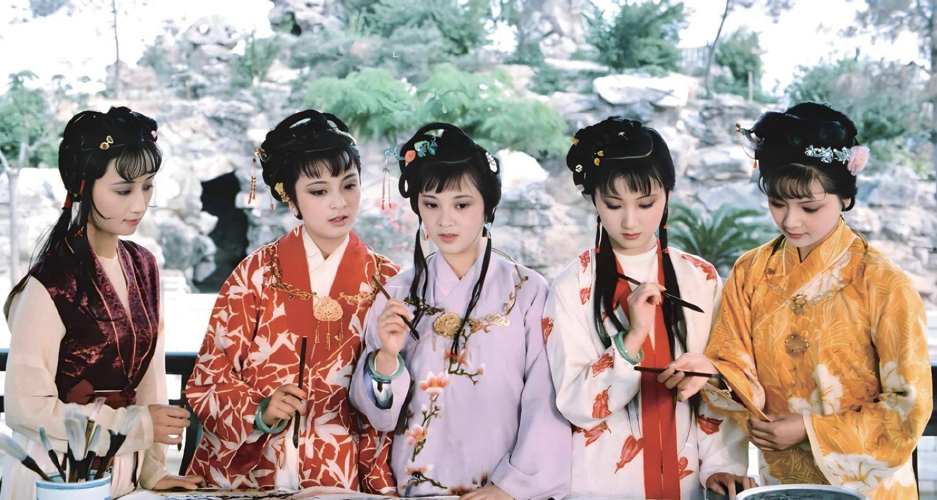 10版《红楼梦》女子超多 看李沁,徐璐,阚清子……美照高光时刻_蒋梦婕