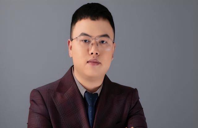 香港女富豪纪凯婷,30岁身家达几百亿,却爱上农村出身"穷小子"_姚尚坤