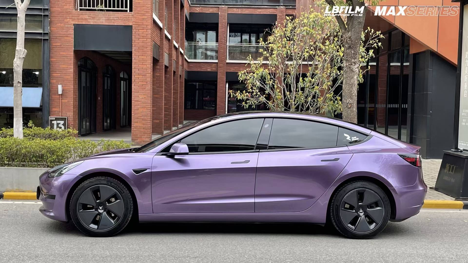 特斯拉model3-lb改色膜液态金属罗甘莓,耐看的紫色风_搜狐汽车_搜狐网