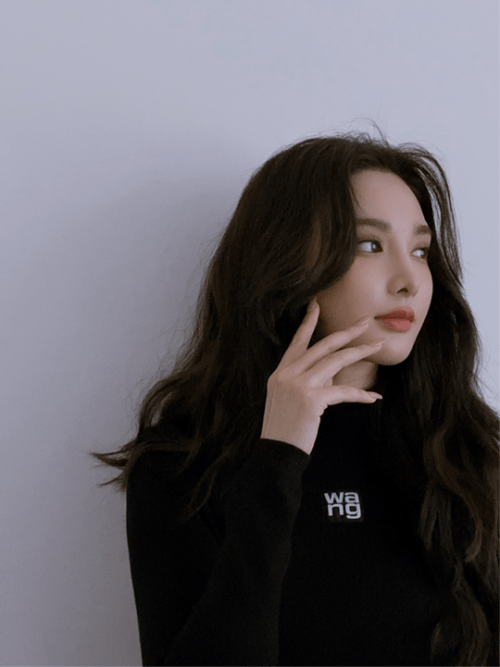 彭小苒晒嘟嘴对镜自拍,高颜值好气质收获众多网友称赞_美女_视频_图片