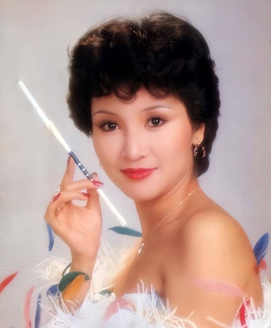 狄波拉:分手后与前夫谢贤毫不避嫌,现任丈夫为何能忍_何鸿燊_香港