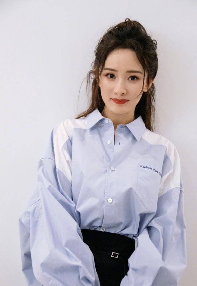 春季衬衫怎么穿好看?学杨幂的穿搭思路,好高级时髦!
