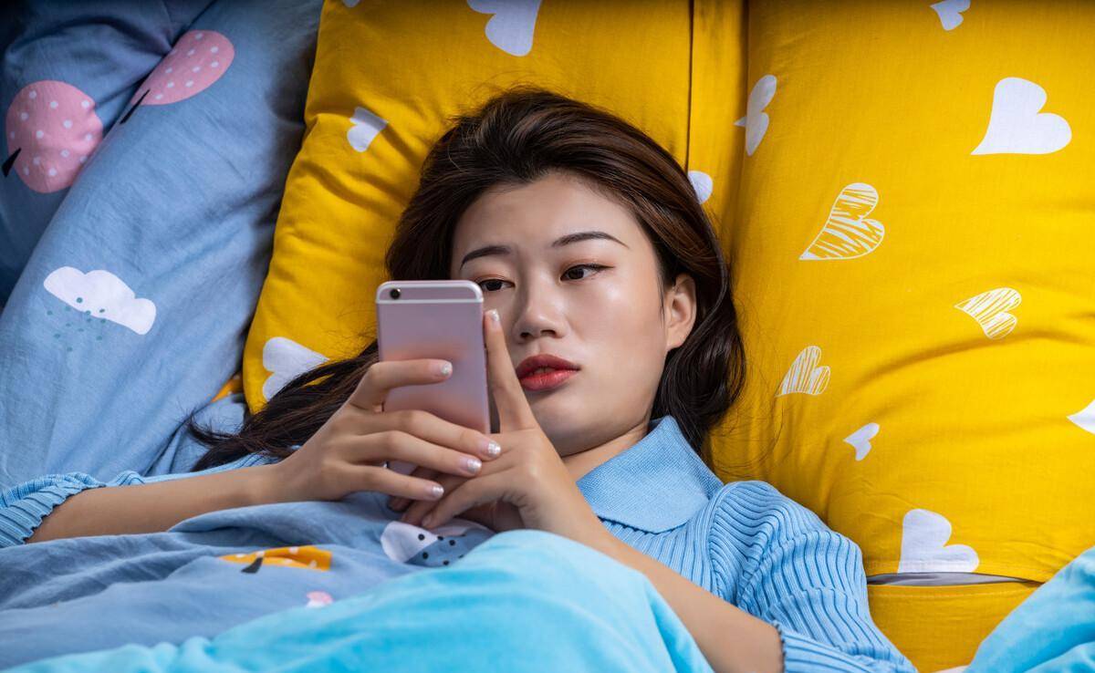 原创            失眠了怎么办？8小时睡眠论可能是错的（睡眠时间超过八小时）