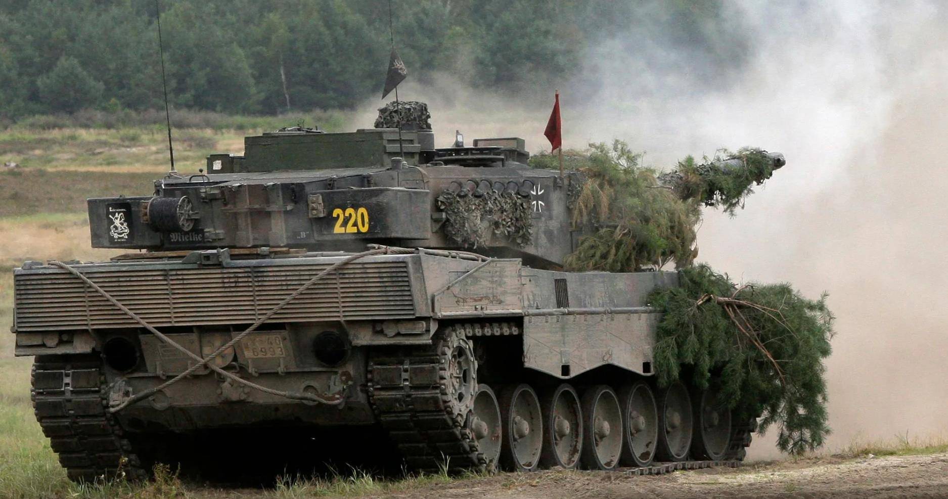 除了德国大量装备豹2主战坦克外,荷兰,瑞士等欧洲国家也不同程度采购