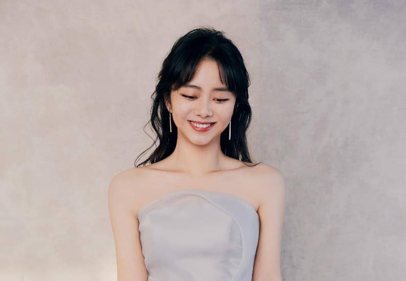 3月公认最火女演员公布:赵露思垫底,杨紫才第3,榜首颜值太高_迪丽热巴