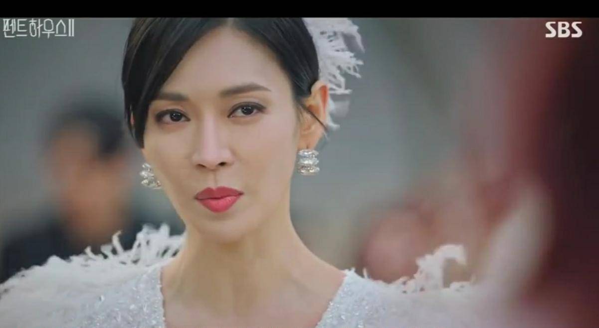 周丹泰一对双胞胎儿女的亲生母亲成谜,那个背上留着蝴蝶纹身的女人