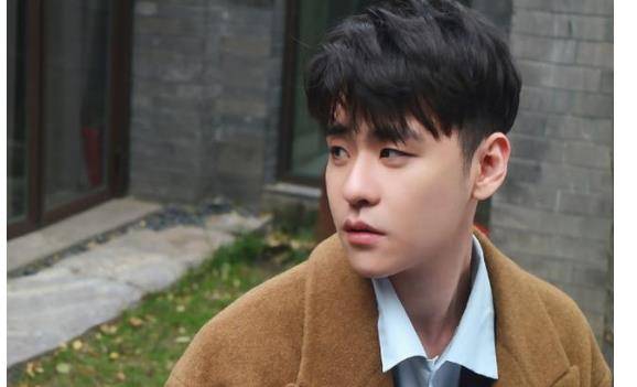 张云雷庆祝回归10周年,发十年自拍手势,可情景大不同_郭德纲_相声