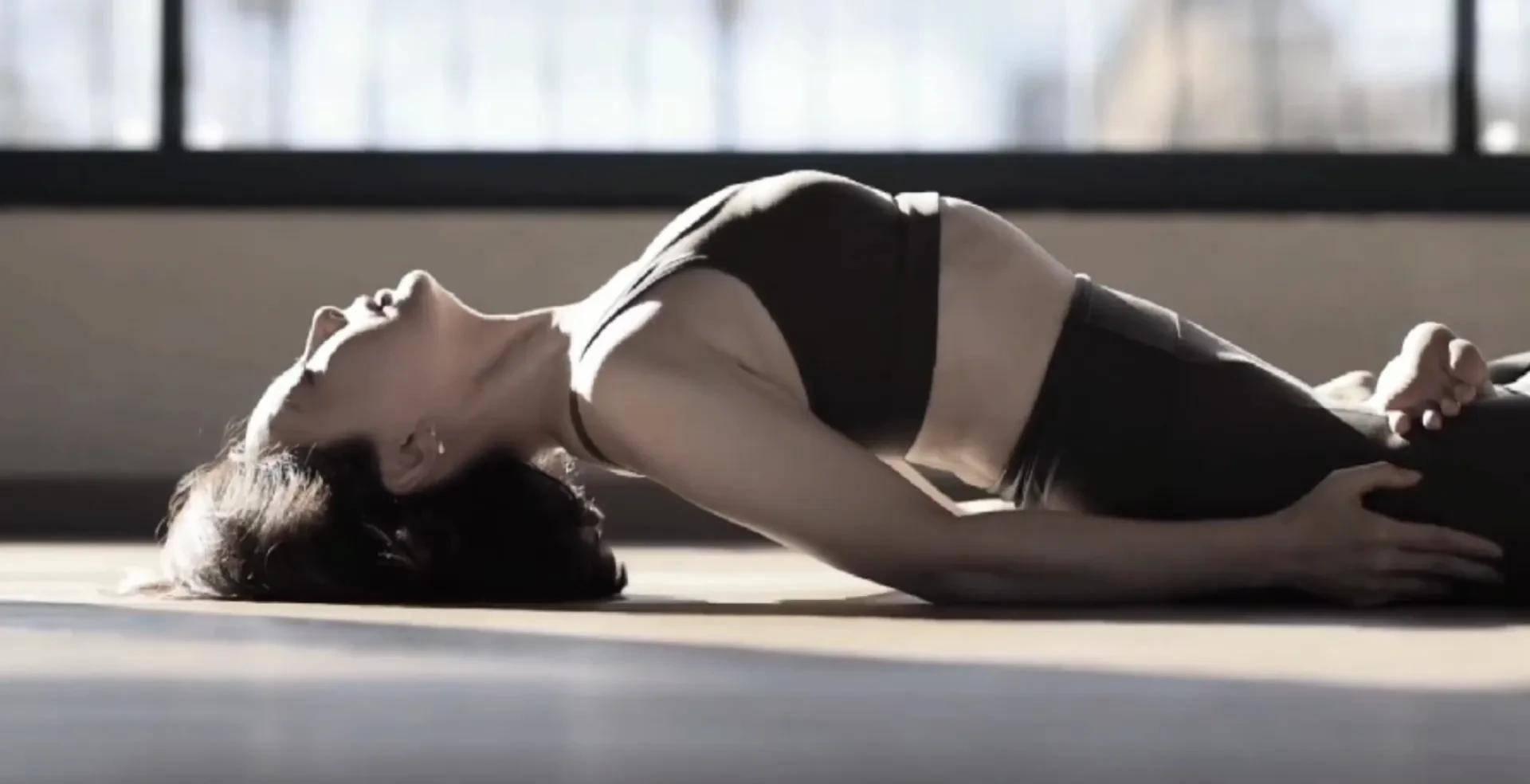 陈数做瑜伽,动作优雅,给人一种风姿卓越,娉婷婀娜的氛围感_锻炼_感觉