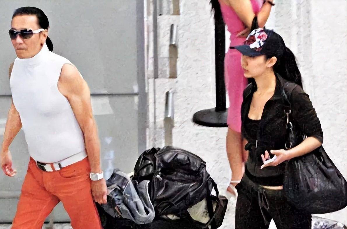 被谢贤养了12年,用青春换来2000万的coco,已经走上了另一条大道_感情