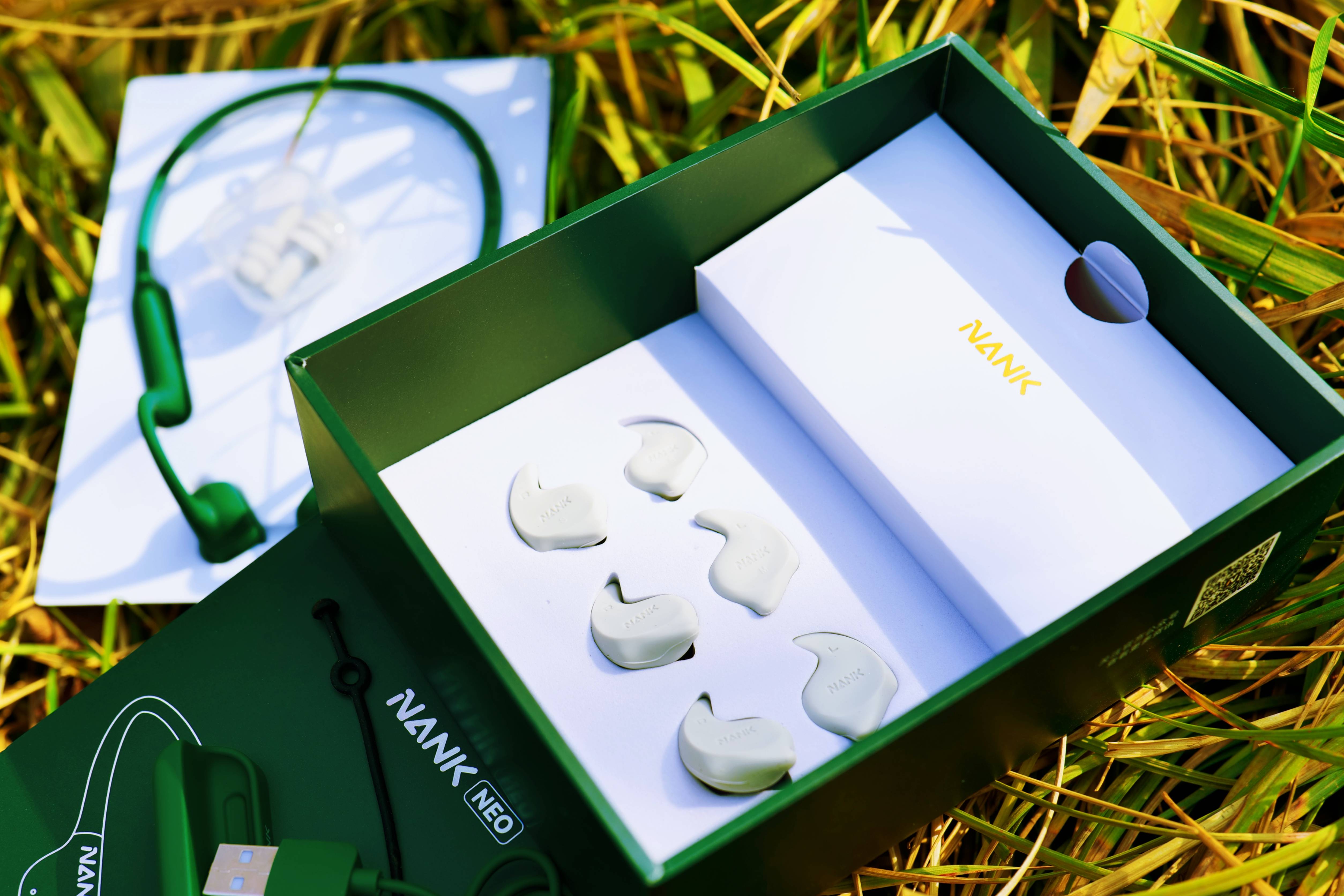 新品｜“违背祖宗的决定”，南卡NEO终于不用祖传触点充电啦！