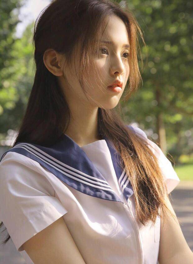 杨超越穿校服清纯美丽 还真有张柏芝年轻时候的范儿_节目_流量_因为