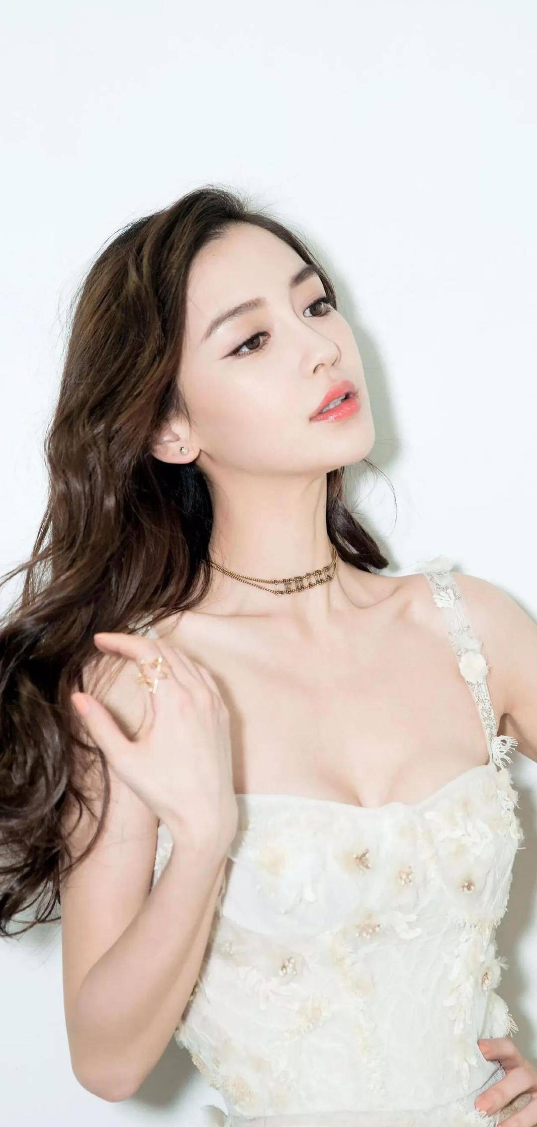 杨颖高清壁纸,吊带立体花朵裙穿搭仙气飘飘性感迷人的感觉