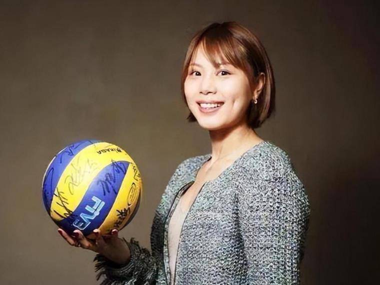 的身高,因为个子高的人才更容易拦网和发球,而曾春蕾就有这一先天优势