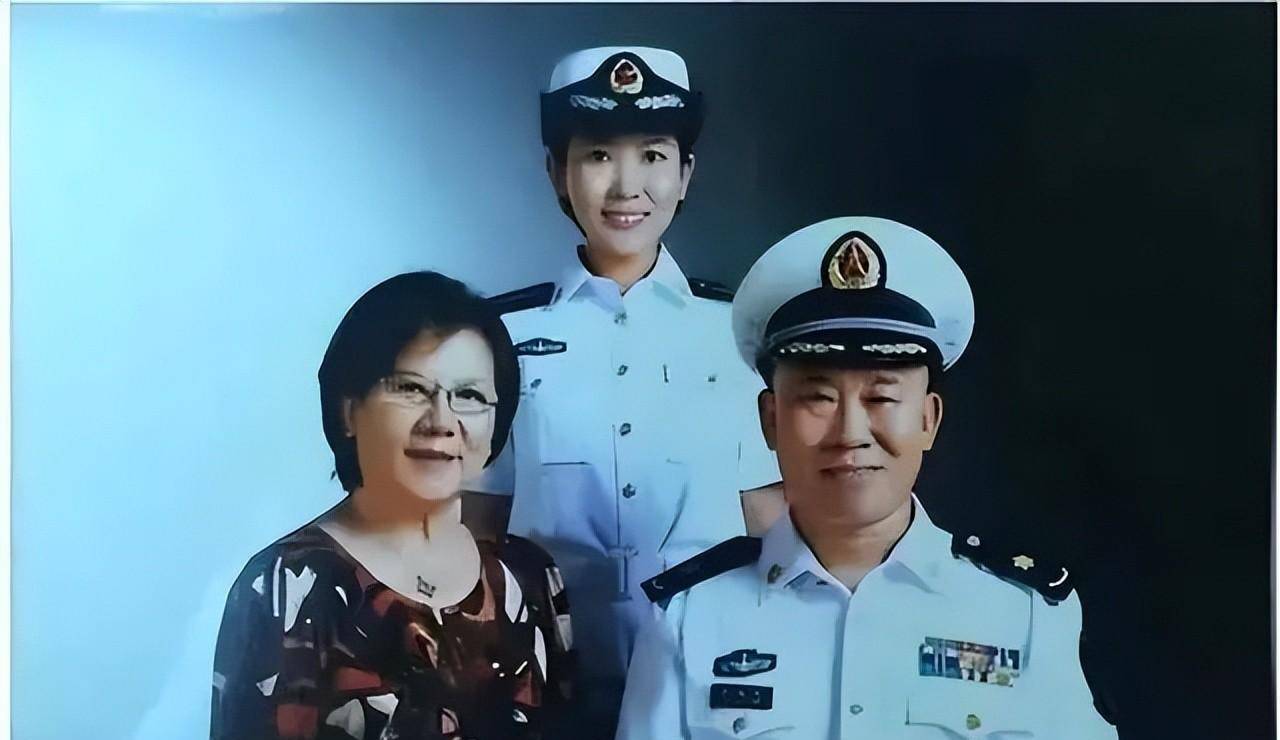 "反派专业户"杜旭东:身负大校军衔,却被喷为老不尊_形象_视频_刘玉凤