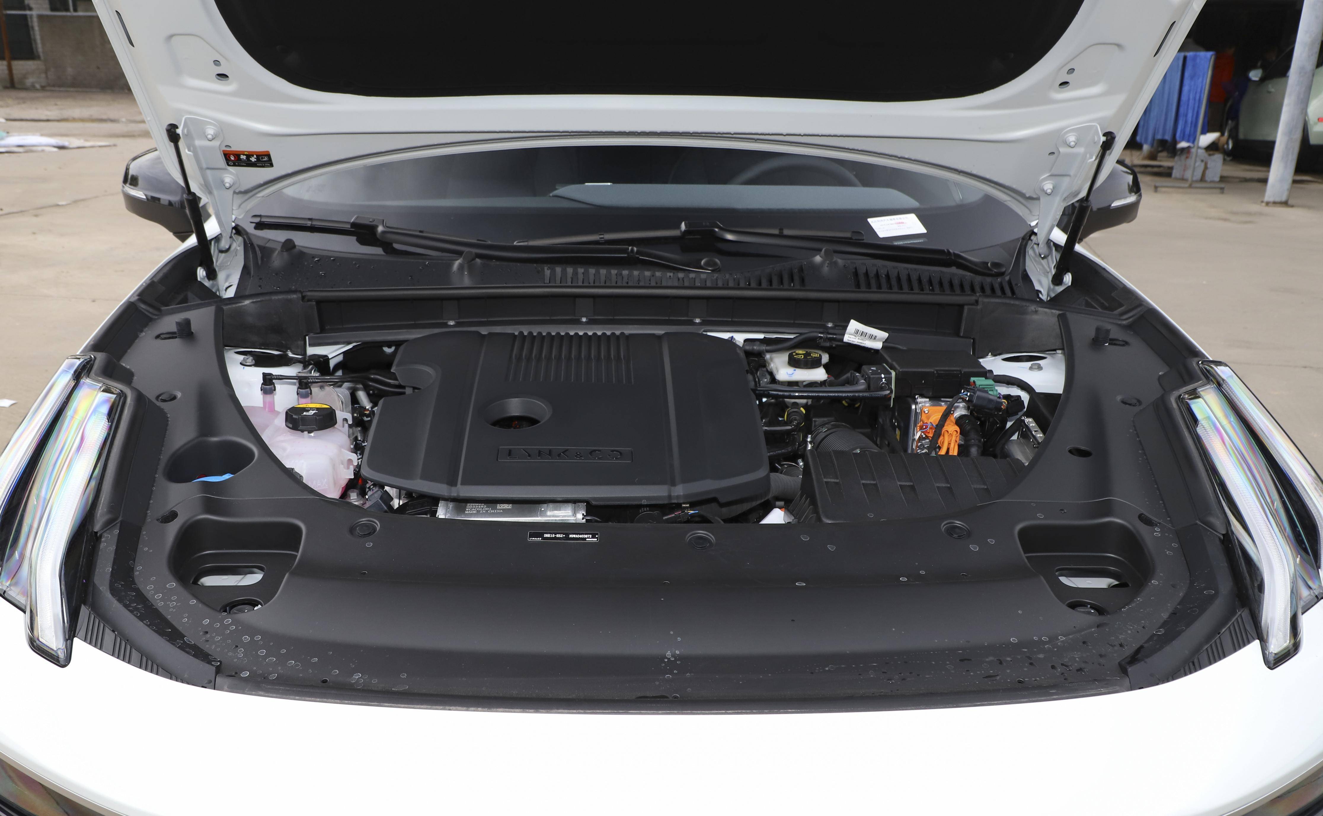 5t em-f am车型发动机舱2023款领克03燃油版车型搭载的1.