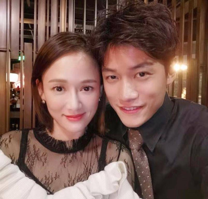 陈乔恩与男友艾伦共度二人世界,41岁的她满脸幸福宛若小女人_情侣