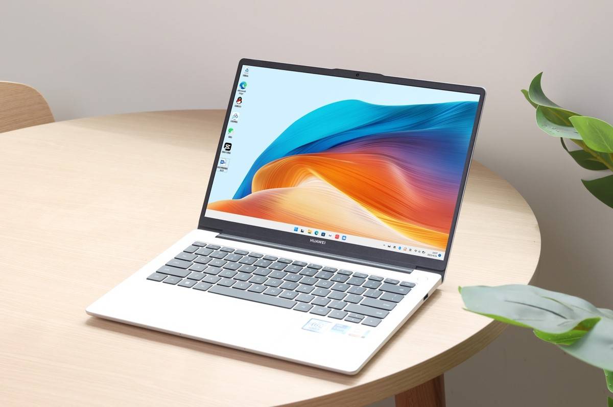 屏幕方面,华为matebook d 14 2023款做的也很不错适合大学生的笔记本
