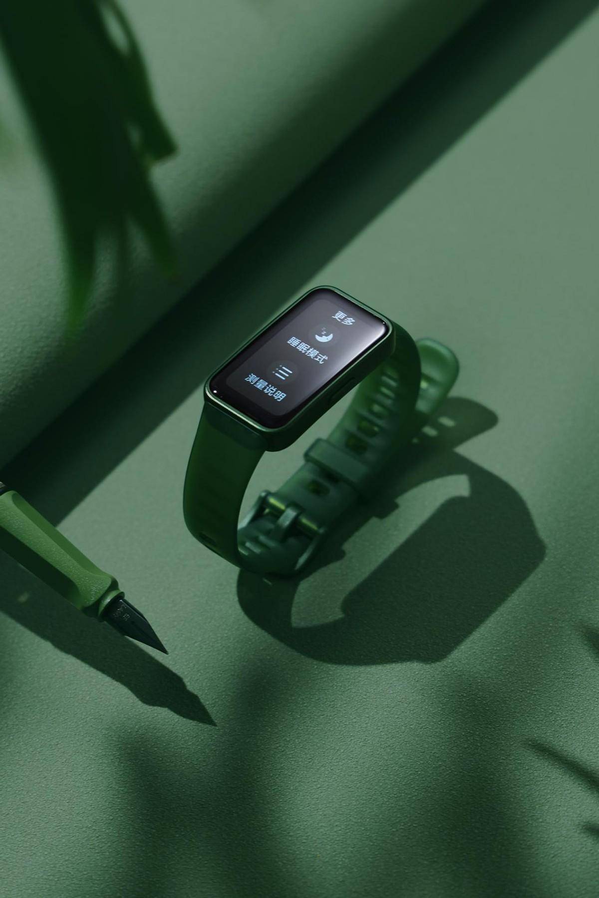 华为手环 8图赏,华为专业健康管理,轻若无物的时尚健康手环_用户_智能