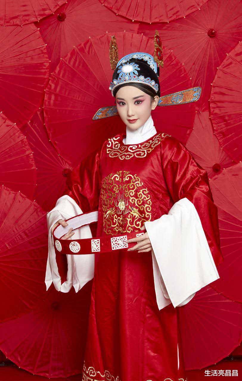 毛晓彤变身英姿飒爽女驸马一袭戏装亮相,有被惊艳到的吗?