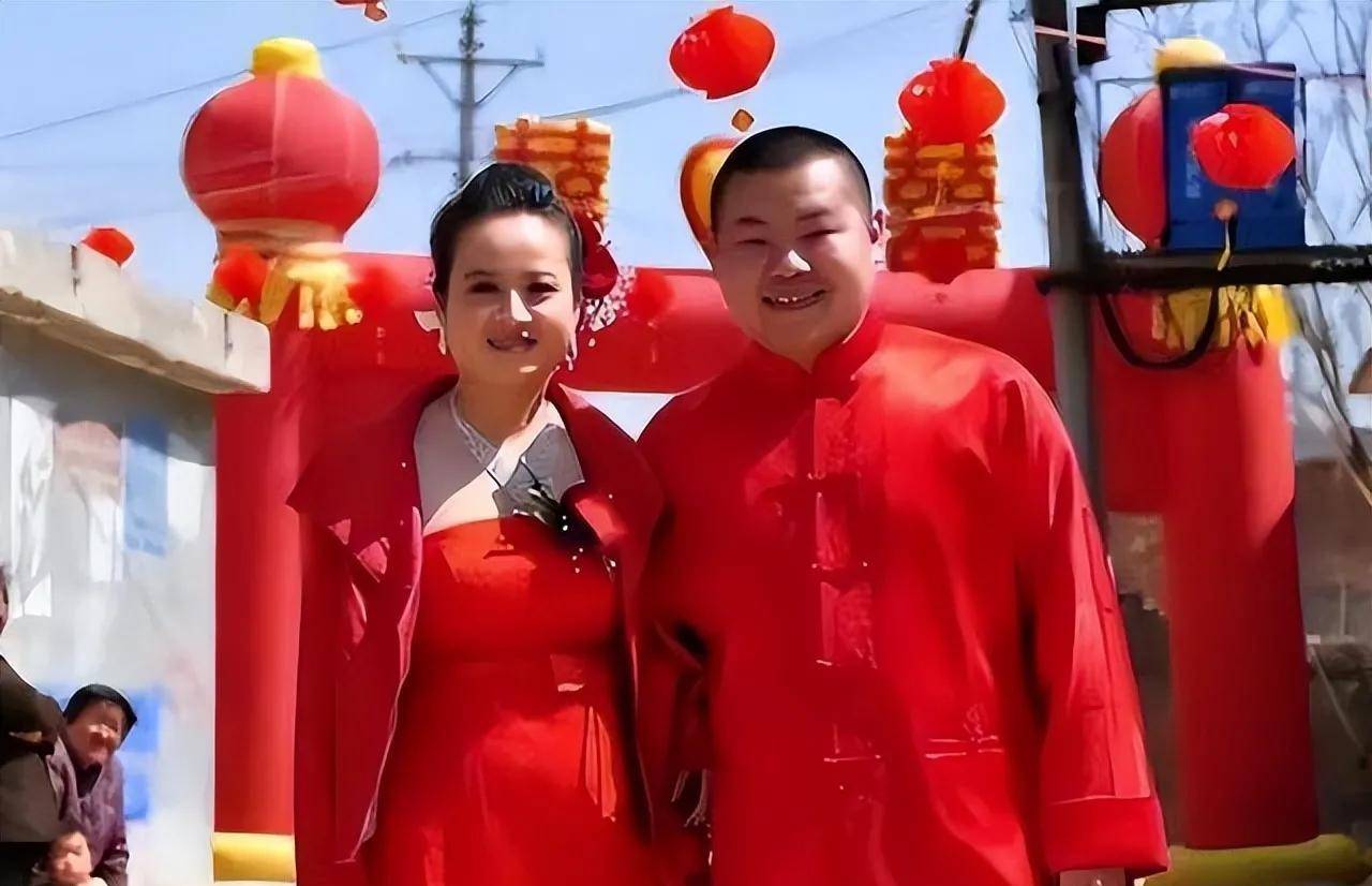 自己的五姐北漂务工了,辗转了好多年,才在好心人的引荐下拜郭德纲为师