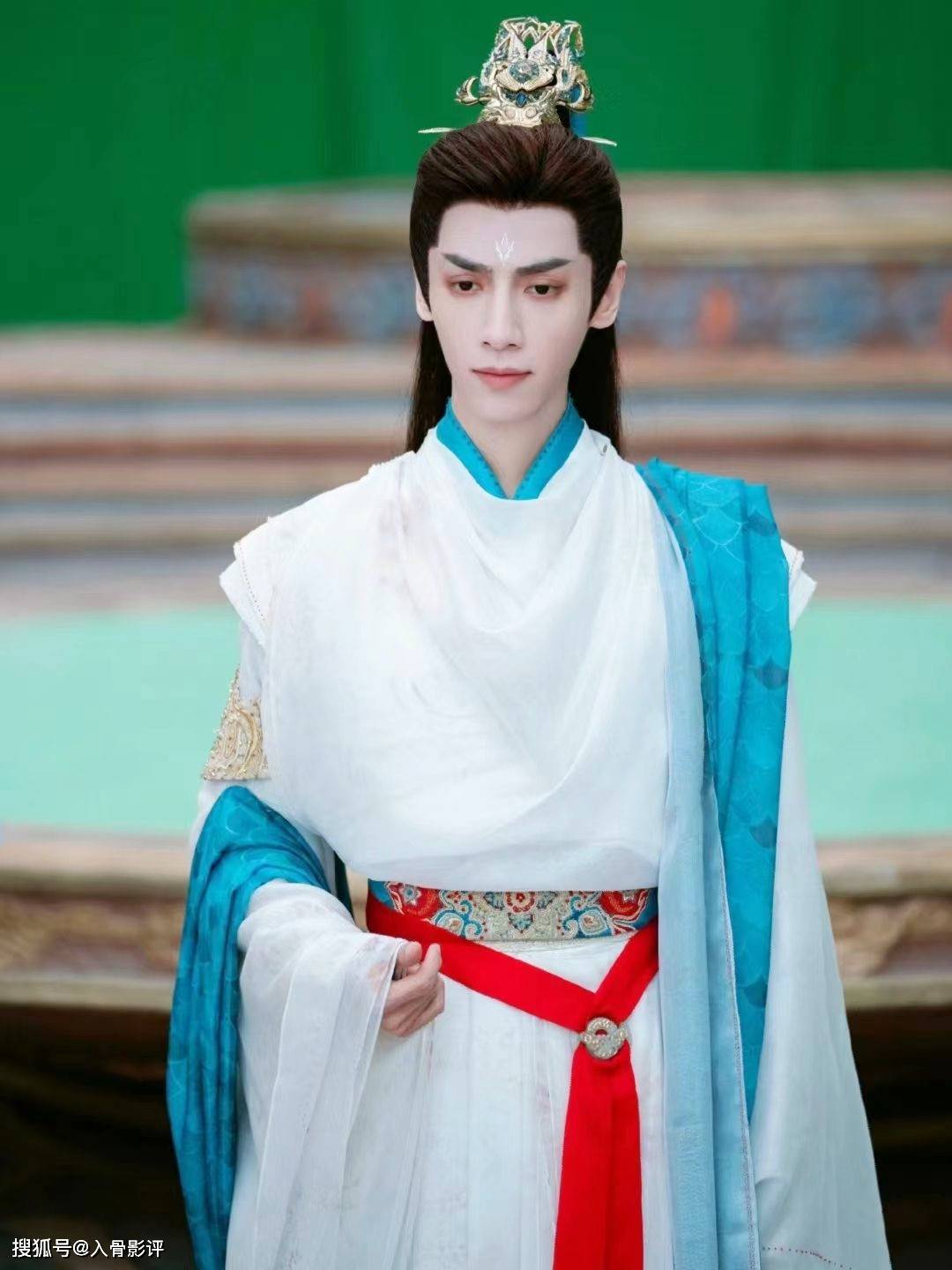 长月烬明》：冥夜与桑酒是爱说得太迟，落得万年妖蛟执着于过往_搜狐网