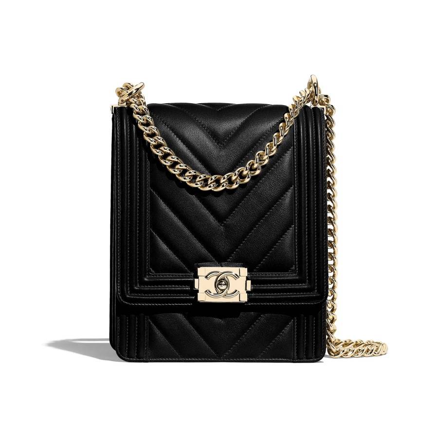 Chanel boy 2025 bag lengthwise