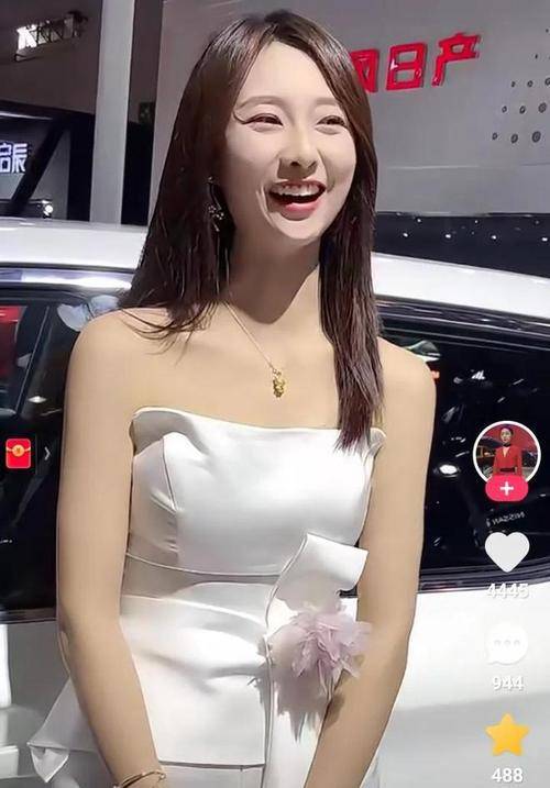 车模一姐苏宁直播卖萌遭群嘲:别装嫩了,生完孩子已经不可爱了!