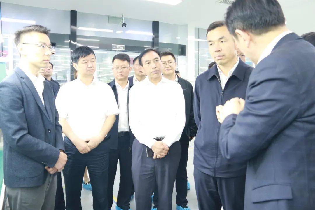 欢迎楚雄彝族自治州领导班组参观云恒智能硬件工程服务