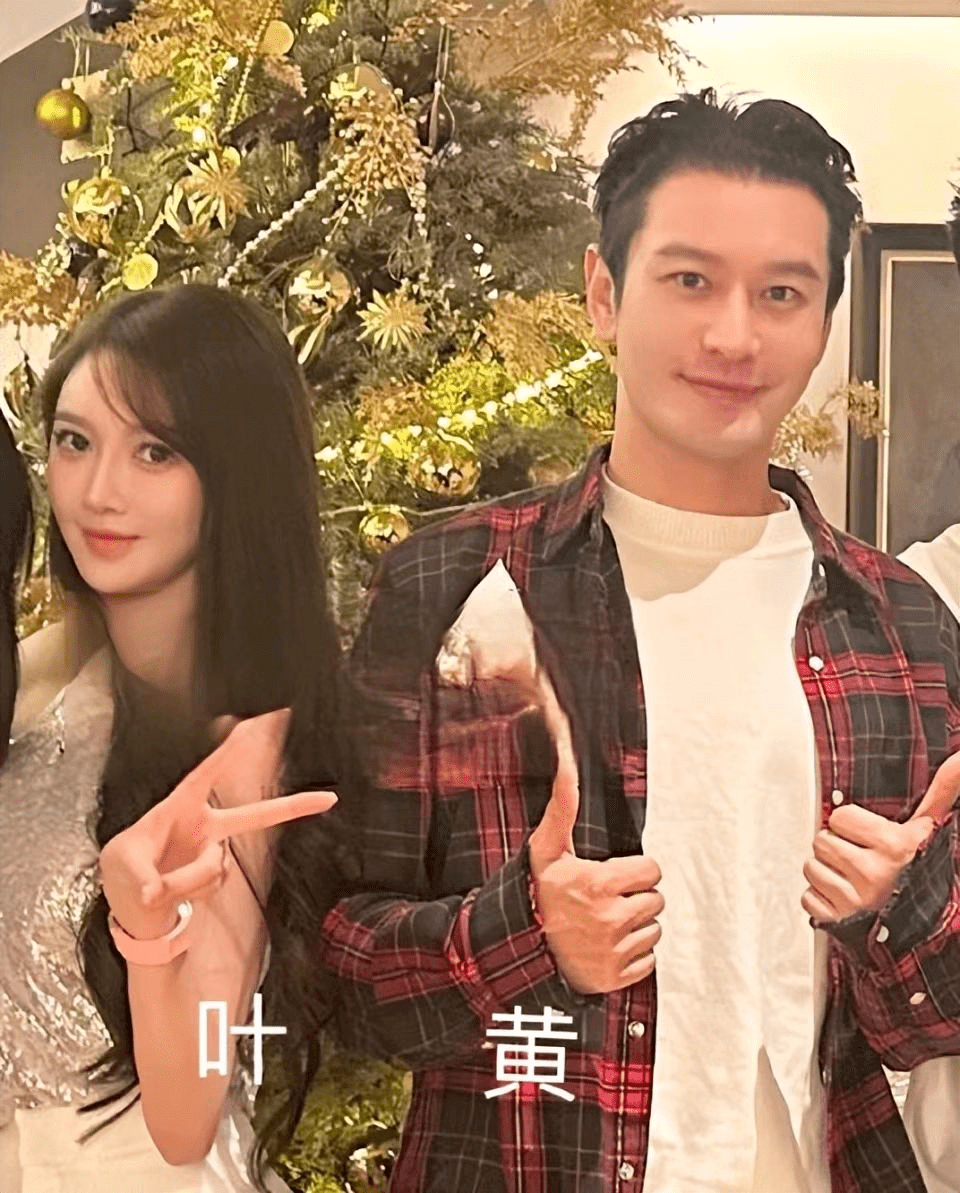 原创baby专注事业受期待,小海绵探班展歌喉,妈妈表情超有爱_黄晓明