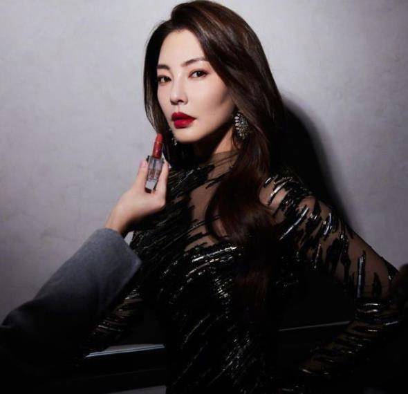 被猪拱了的4位女明星,个个美若天仙,却都嫁给了丑老公