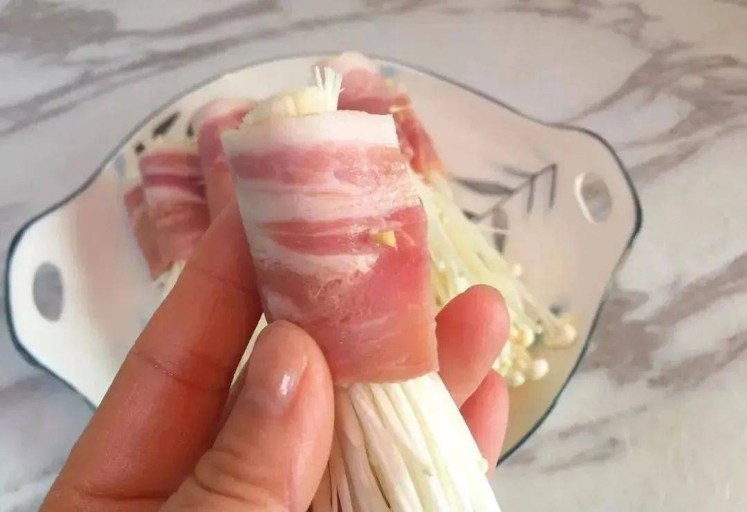 鲜美可口不油腻,做法简单快手,家人都爱吃_培根_牙签_加入适量