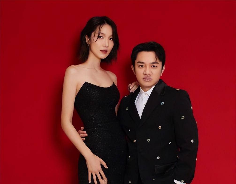 李亚男晒图称丈夫为花童,王祖蓝回复尽显甜蜜,却被指是逢场作戏_网友