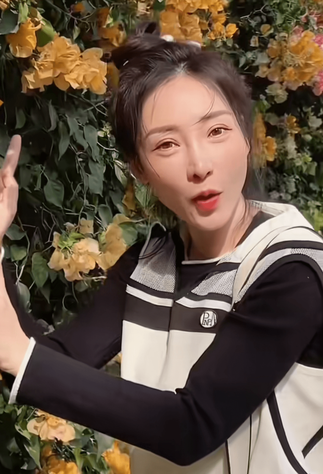 42岁柳岩近况曝光,瘦到脱相,脸颊凹陷眼袋明显,网友直呼认不出_减肥