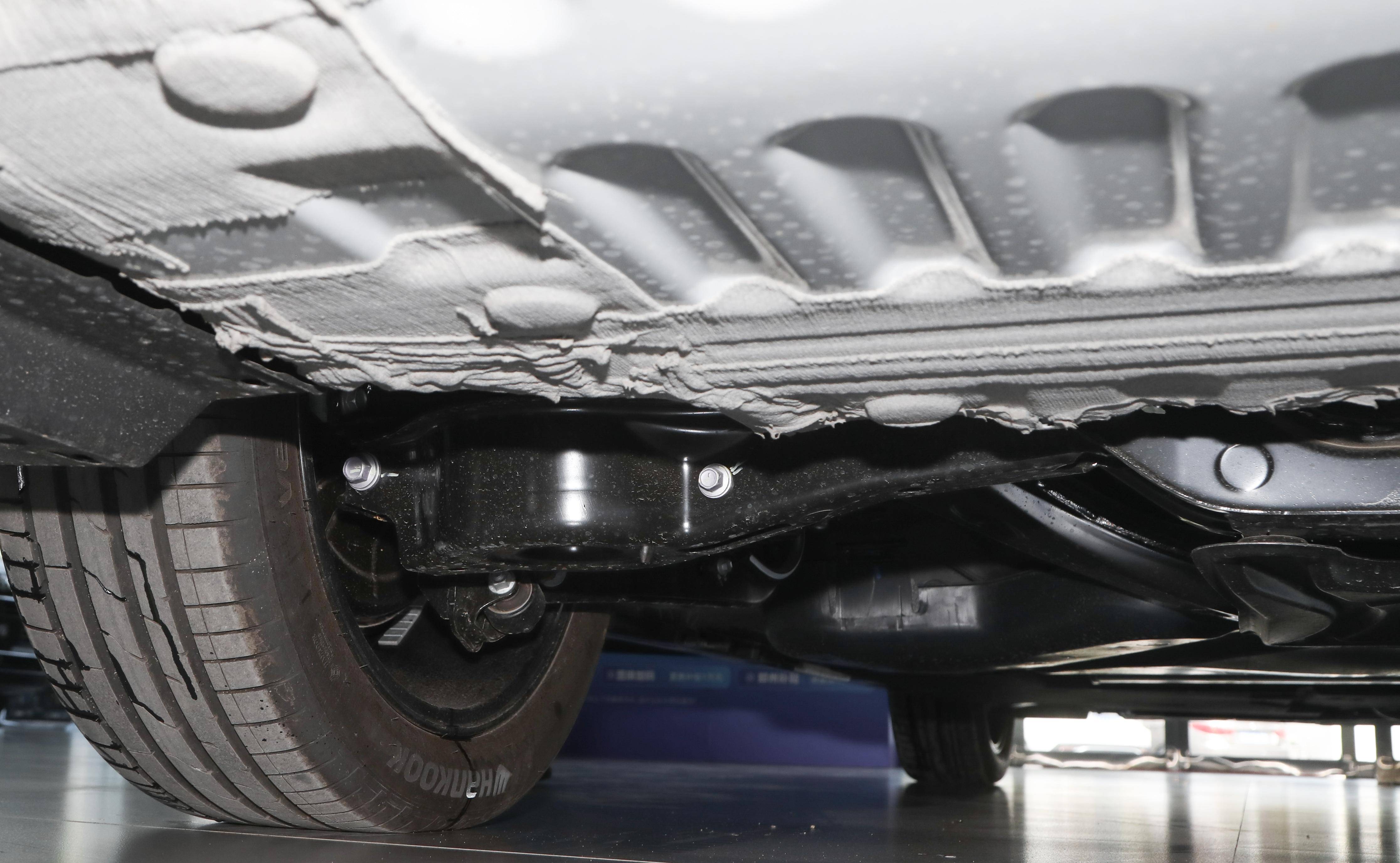 运用油电混合动力结构设计,装载2.